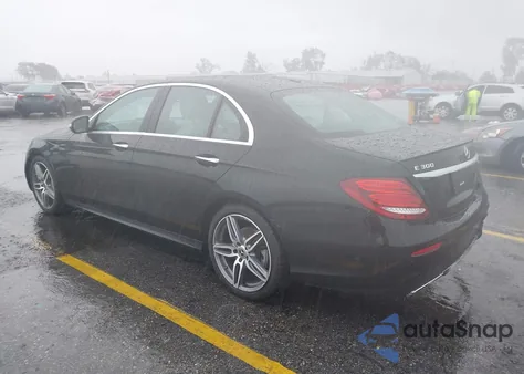 2018 Mercedes-Benz E 300 z USA, uszkodzony, nr VIN WDDZF4JB3JA395984